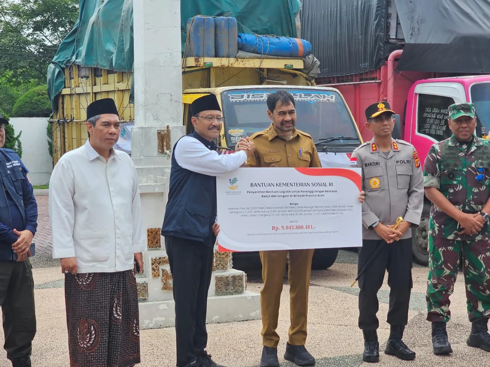 Kemensos Kirim Ribuan Tenda ke Pengungsi Banjir Longsor di Aceh