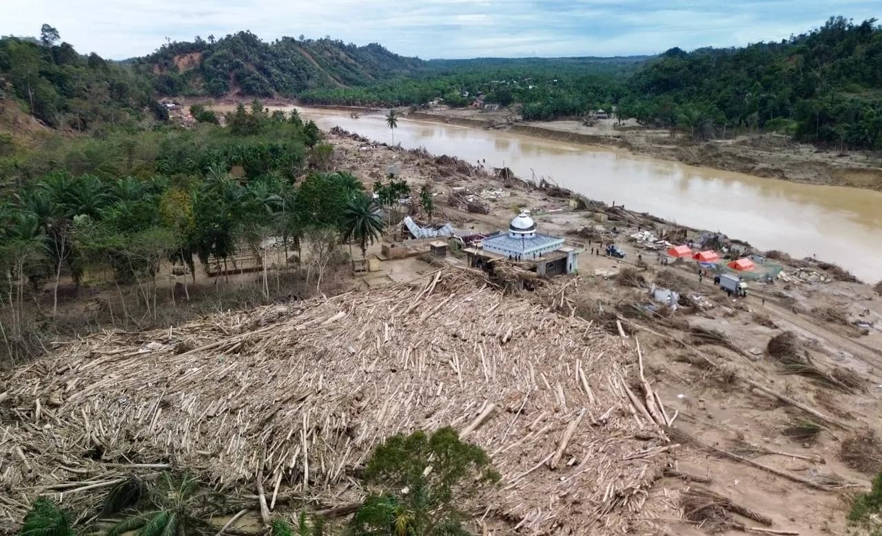 Kemenag Aceh Besar Salurkan Bantuan Banjir Hingga Daerah Terisolir