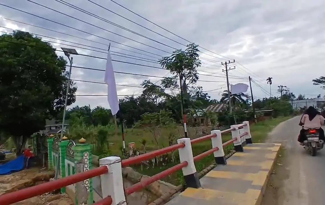 Warga Aceh Ramai-ramai Kibarkan Bendera Putih
