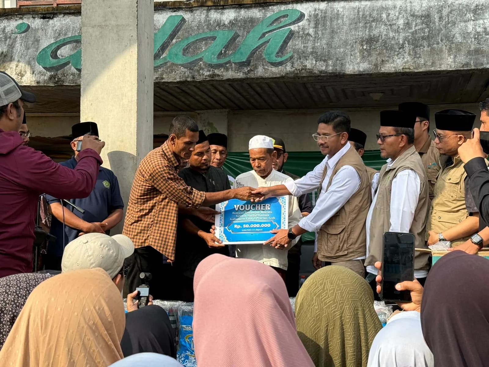 Jelang Ramadan, Kemenag Serahkan Bantuan untuk Masyarakat dan Masjid di Aceh Utara