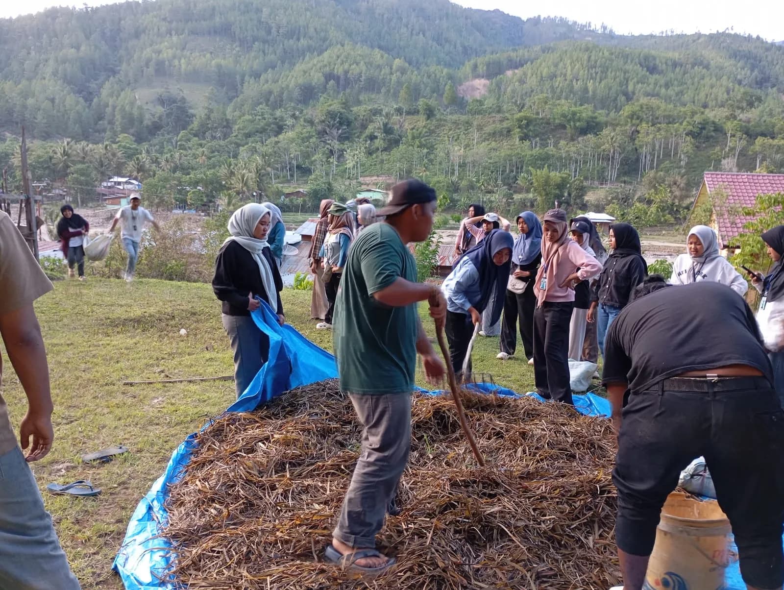 Mahasiswa PSDKU USK Sulap Limbah Jadi Kompos, Pulihkan Lahan Pascabanjir