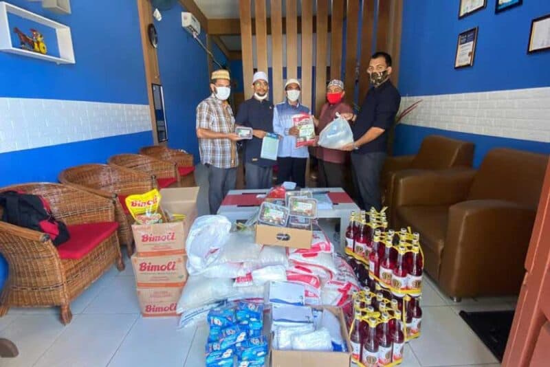 Rumoh Umat Mulai Salurkan Sembako dan Masker