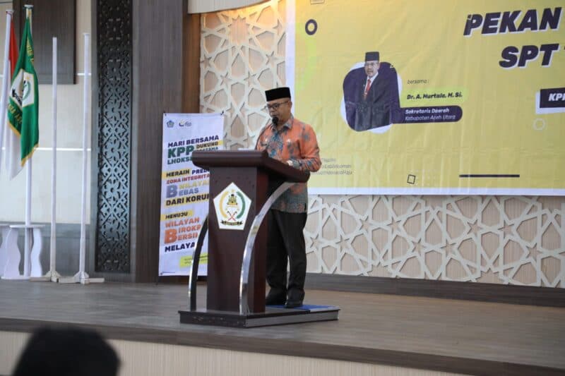 Disiplin Bayar Pajak, Bupati dan Sekda Aceh Utara Dapat Penghargaan