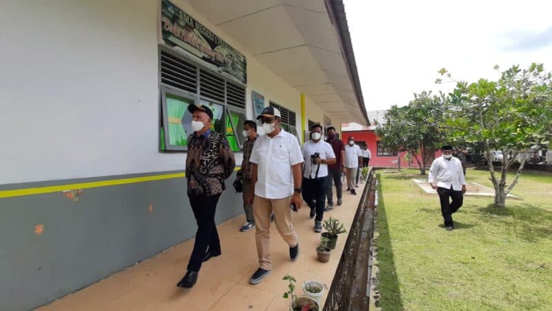Kadisdik Dampingi Sekda Aceh Semangati Guru Terpencil