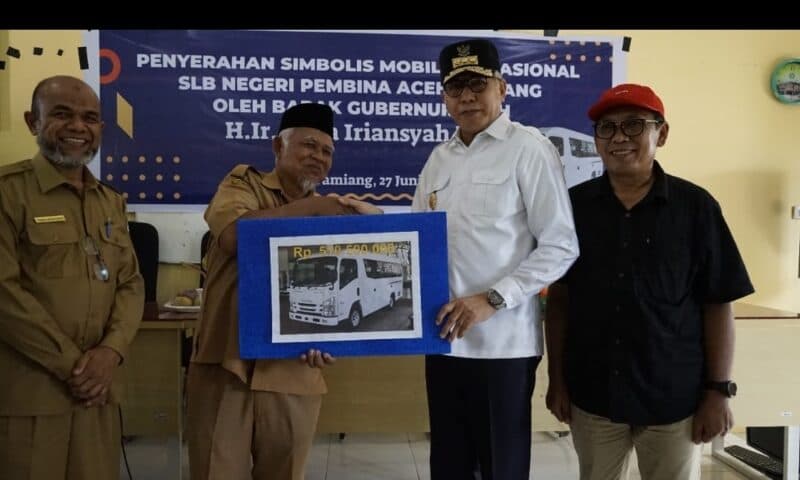 Gubernur Aceh Serahkan Mobil Operasional Secara Simbolis untuk SLBN Pembina Aceh Tamiang